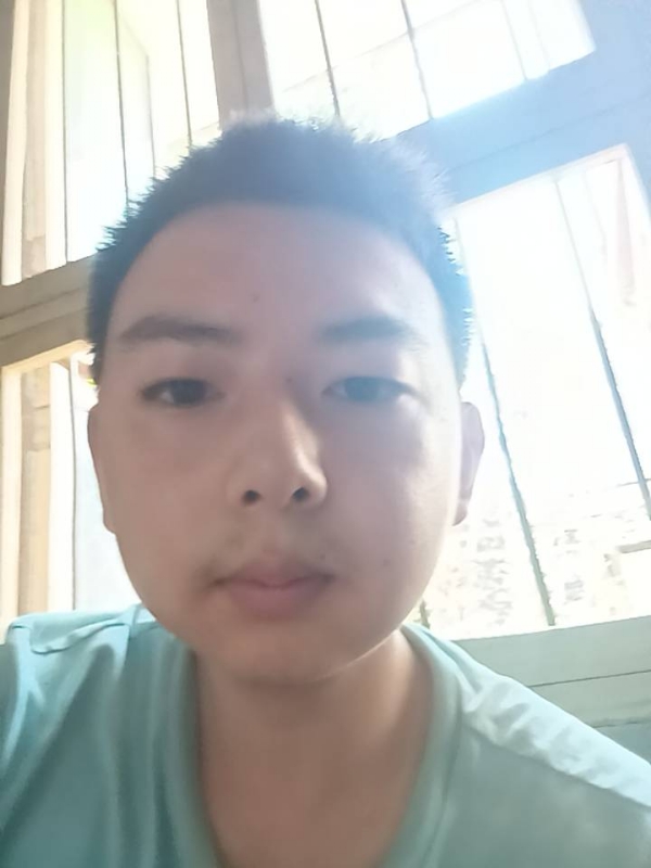 小黄的第一张照片--西安闪婚服务中心